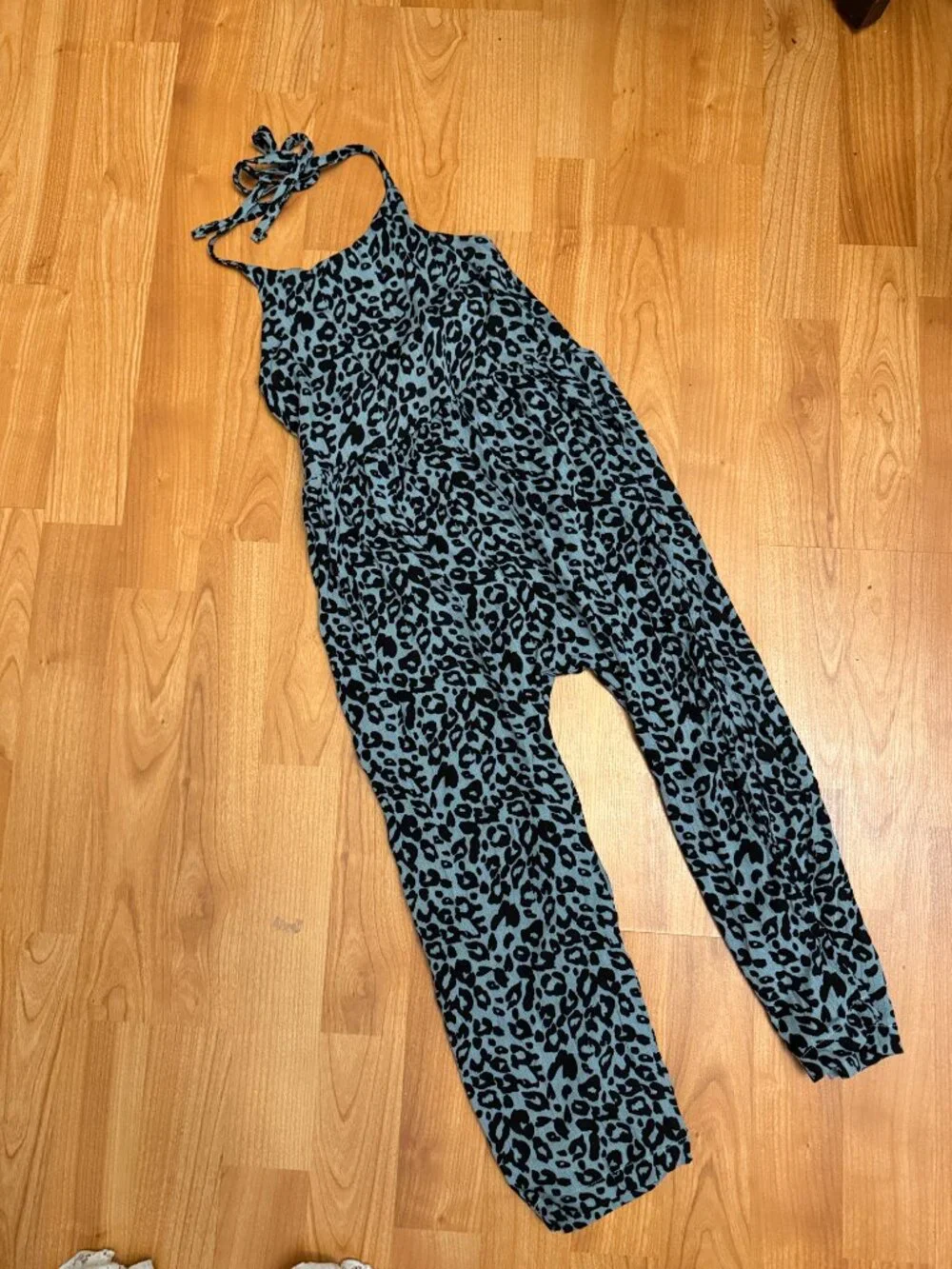 Bailey’s Blossoms girls romper w/tags – 5T (grey / black)